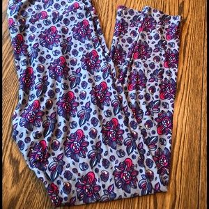 Tall and Curvy Lularoe leggings